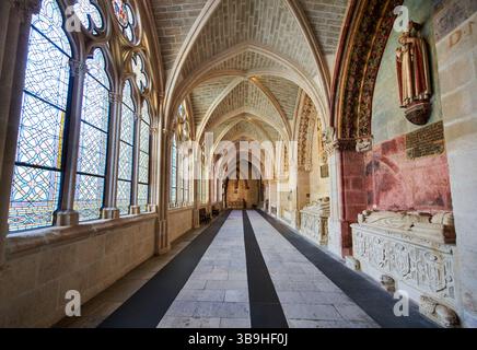 Tombe de Gonzalo Fernandez Aguilar, XVe siècle, tombe gothique, cloître inférieur, cathédrale de Santa María, gothique français, Burgos, Castille-et-León, Espagne Banque D'Images
