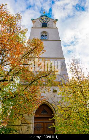 Belle vieille ville avec la Tour de l'horloge dans un jour ensoleillé en automne à Olten, Canton Soleure, Suisse. Banque D'Images