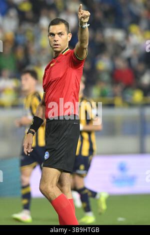 Castellamare di Stabia, Italie, 09 mai,2025 L'arbitre du match Luca Zuffarelli en action lors de la Serie BKT entre S.S. Juvestabia vs A.C. Reggiana :Agostino Gemito/ Alamy Live News Banque D'Images