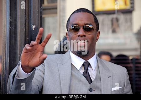 Sean 'Diddy' Combs assiste à la cérémonie d'inauguration des stars du Hollywood Walk of Fame en l'honneur de Kenneth 'Babyface' Edmonds. L’événement, qui s’est tenu à Los Angeles, a célébré les contributions durables du légendaire producteur et auteur-compositeur à l’industrie de la musique, avec Combs se joignant à d’autres personnalités notables pour le soutenir. Banque D'Images