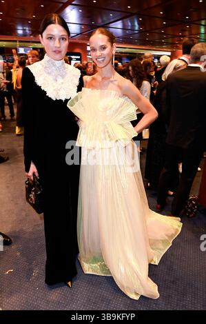 Lary Müller und Taynara Wolf BEI der 75. Verleihung des Deutschen Filmpreises 2025 im Theater am Potsdamer Platz. Berlin, 09.05.2025 *** Lary Müller et Taynara Wolf lors de la 75e cérémonie du Prix du film allemand 2025 au Theater am Potsdamer Platz Berlin, 09 05 2025 Foto :XF.xKernx/xFuturexImagex filmpreis 5697 Banque D'Images