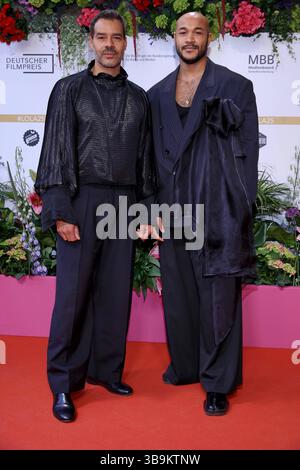 09.05.2025, Michael Klammer und Malick Bauer BEI der 75. Verleihung Deutscher Filmpreis, 2025, à Berlin, Roter Teppich, Berlin Deutschland, Allemagne *** 09 05 2025, Michael Klammer et Malick Bauer à la 75e cérémonie des Prix du film allemand, 2025, à Berlin, tapis rouge, Berlin Allemagne, Allemagne Banque D'Images