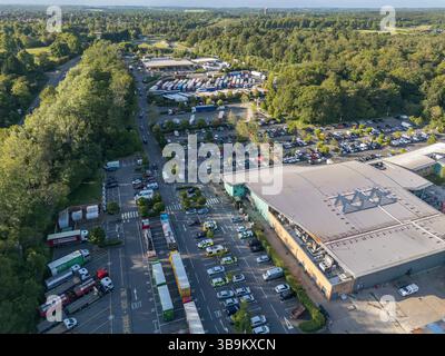 Vue aérienne de Beaconsfield services (M40 Junction 2), Beaconsfield, Angleterre. Banque D'Images