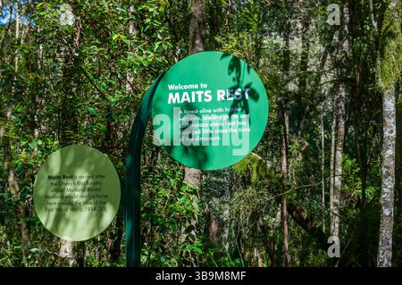 Panneau d'information sur la forêt de Maits Rest, Maits Rest, Australie Banque D'Images