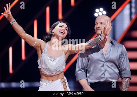 Profitänzerin Anastasia Maruster und Turnprofi Fabian Hambüchen BEI der 18. Staffel der RTL-Tanzshow laisse Dance im Coloneum. Köln, 09.05.2025 NRW Deutschland *** danseuse professionnelle Anastasia Maruster et gymnaste Fabian Hambüchen à la 18e saison du spectacle RTL Lets Dance at the Coloneum Cologne, 09 05 2025 NRW Germany Copyright : xChristophxHardtx Banque D'Images
