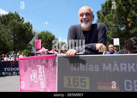 Tirana, Albanie. 10 mai 2025. EDI Rama, premier ministre de l'Albanie, lors de la phase 2 du Giro d'Italia de Tirana (Tirane) à Tirana (Tirane) Tudor ITT (Individual Time Trial) Albanie - samedi 10 mai 2025. Sport - cyclisme. (Photo de Gian Mattia D'Alberto/LaPresse) crédit : LaPresse/Alamy Live News Banque D'Images