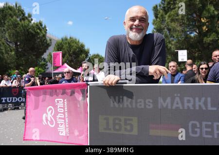 Tirana, Albanie. 10 mai 2025. EDI Rama, premier ministre de l'Albanie, lors de la phase 2 du Giro d'Italia de Tirana (Tirane) à Tirana (Tirane) Tudor ITT (Individual Time Trial) Albanie - samedi 10 mai 2025. Sport - cyclisme. (Photo de Gian Mattia D'Alberto/LaPresse) crédit : LaPresse/Alamy Live News Banque D'Images