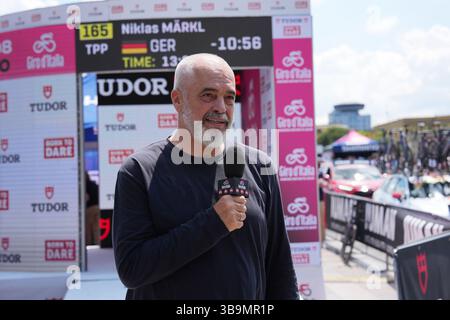 Tirana, Albanie. 10 mai 2025. EDI Rama, premier ministre de l'Albanie, lors de la phase 2 du Giro d'Italia de Tirana (Tirane) à Tirana (Tirane) Tudor ITT (Individual Time Trial) Albanie - samedi 10 mai 2025. Sport - cyclisme. (Photo de Gian Mattia D'Alberto/LaPresse) crédit : LaPresse/Alamy Live News Banque D'Images