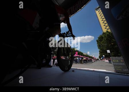 Tirana, Albanie. 10 mai 2025. Lors de l'étape 2 du Giro d'Italia de Tirana (Tirane) à Tirana (Tirane) Tudor ITT (Individual Time Trial) Albanie - samedi 10 mai 2025. Sport - cyclisme. (Photo de Gian Mattia D'Alberto/LaPresse) crédit : LaPresse/Alamy Live News Banque D'Images