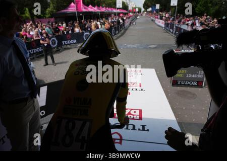 Tirana, Albanie. 10 mai 2025. Lors de l'étape 2 du Giro d'Italia de Tirana (Tirane) à Tirana (Tirane) Tudor ITT (Individual Time Trial) Albanie - samedi 10 mai 2025. Sport - cyclisme. (Photo de Gian Mattia D'Alberto/LaPresse) crédit : LaPresse/Alamy Live News Banque D'Images