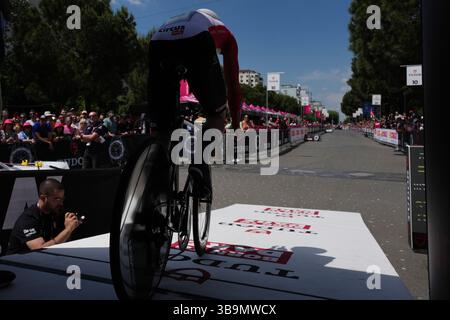 Tirana, Albanie. 10 mai 2025. Lors de l'étape 2 du Giro d'Italia de Tirana (Tirane) à Tirana (Tirane) Tudor ITT (Individual Time Trial) Albanie - samedi 10 mai 2025. Sport - cyclisme. (Photo de Gian Mattia D'Alberto/LaPresse) crédit : LaPresse/Alamy Live News Banque D'Images