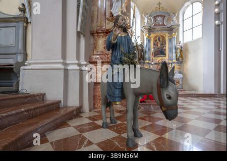 Nouvel exemplaire du Palmesel, anciennement XVIe siècle, dans l'église Saint-Nicolas, Tannheim, quartier de Reutte dans le Tyrol, Autriche, Europe Banque D'Images