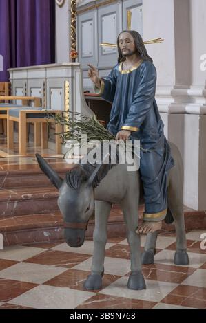Nouvel exemplaire du Palmesel, anciennement XVIe siècle, dans l'église Saint-Nicolas, Tannheim, quartier de Reutte dans le Tyrol, Autriche, Europe Banque D'Images