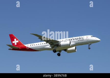 Aircraft Helvetic Airways, HB-AZA, Embraer E190-E2 Banque D'Images