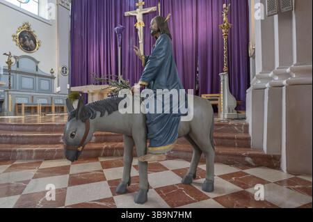 Nouvel exemplaire du Palmesel, anciennement XVIe siècle, dans l'église Saint-Nicolas, Tannheim, quartier de Reutte dans le Tyrol, Autriche, Europe Banque D'Images