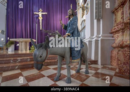 Nouvel exemplaire du Palmesel, anciennement XVIe siècle, dans l'église Saint-Nicolas, Tannheim, quartier de Reutte dans le Tyrol, Autriche, Europe Banque D'Images