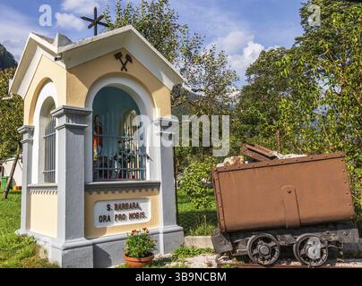 Log pod Mangartom est un petit village de Bovec en Slovénie dans les Alpes juliennes. Voici le Front Isonzo pendant la première Guerre mondiale Banque D'Images