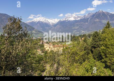 Les jardins du château de Trauttmansdorff, situé dans la ville de Merano Meran dans le nord de l'Italie, est un jardin botanique niché dans un amph de douze hectares Banque D'Images