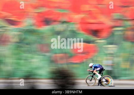 Tirana, Albanie. 10 mai 2025. Lors de l'étape 2 du Giro d'Italia de Tirana (Tirane) à Tirana (Tirane) Tudor ITT (Individual Time Trial) Albanie - samedi 10 mai 2025. Sport - cyclisme. (Photo de Fabio Ferrari/LaPresse) crédit : LaPresse/Alamy Live News Banque D'Images