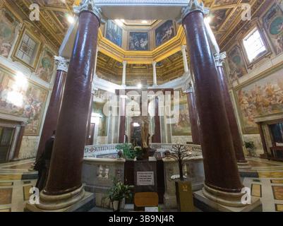 UNE VUE INTÉRIEURE DU BAPTISTÈRE DE SAN GIOVANNI À LATERANO Banque D'Images