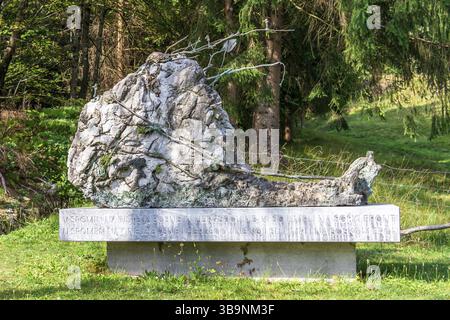 Log pod Mangartom est un petit village de Bovec en Slovénie dans les Alpes juliennes. Voici le Front Isonzo pendant la première Guerre mondiale Banque D'Images