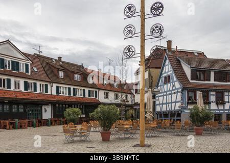 Près du centre routier, aérien et ferroviaire de Stuttgart et à proximité du nord de la Forêt-Noire, se trouve la ville qui allie tradition et modernité Banque D'Images