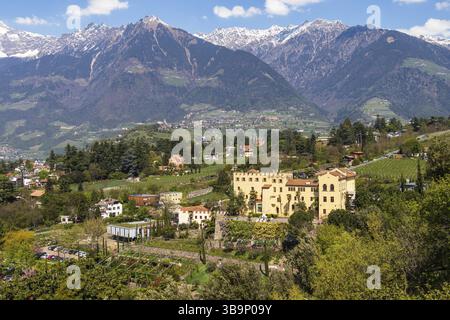 Les jardins du château de Trauttmansdorff, situé dans la ville de Merano Meran dans le nord de l'Italie, est un jardin botanique niché dans un amph de douze hectares Banque D'Images