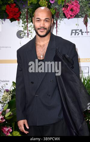 Malick Bauer BEI der 75. Verleihung des Deutschen Filmpreises 2025 im Theater am Potsdamer Platz. Berlin, 09.05.2025 *** Malick Bauer à la 75e cérémonie du Prix du film allemand 2025 au Theater am Potsdamer Platz Berlin, 09 05 2025 Foto :Xn.xKubelkax/xFuturexImagex filmpreis 6085 Banque D'Images