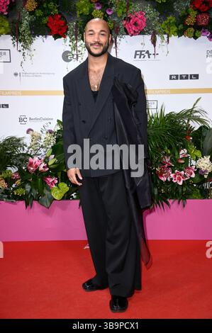 Malick Bauer BEI der 75. Verleihung des Deutschen Filmpreises 2025 im Theater am Potsdamer Platz. Berlin, 09.05.2025 *** Malick Bauer à la 75e cérémonie du Prix du film allemand 2025 au Theater am Potsdamer Platz Berlin, 09 05 2025 Foto :Xn.xKubelkax/xFuturexImagex filmpreis 6084 Banque D'Images
