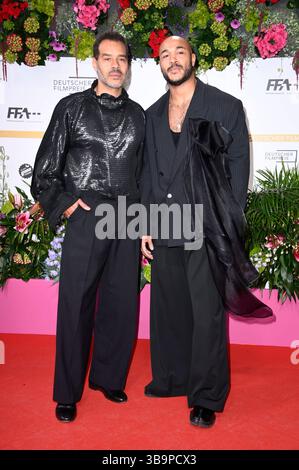 Michael Klammer und Malick Bauer BEI der 75. Verleihung des Deutschen Filmpreises 2025 im Theater am Potsdamer Platz. Berlin, 09.05.2025 *** Michael Klammer et Malick Bauer à la 75e cérémonie des German film Awards 2025 au Theater am Potsdamer Platz Berlin, 09 05 2025 Foto :Xn.xKubelkax/xFuturexImagex filmpreis 6089 Banque D'Images
