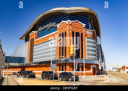 Detroit, mi, États-Unis - 2025-04-04 : photo montrant l'extérieur impressionnant du bâtiment Motor City Casino dans le centre-ville de Detroit, Michigan. Banque D'Images