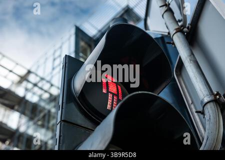 Feu rouge pour piétons dans une rue Banque D'Images