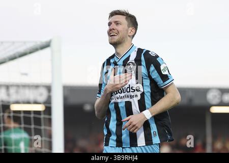 Almere, NLD. 10 mai 2025. ALMERE, 10-05-2025, Yanmar Stadium, saison 2024/2025, Néerlandais Eredivisie Football. Joueur de Sparta Tobias Lauritsen célébrant mais pas de score pendant le match Almere City FC - Sparta Rotterdam crédit : Pro Shots/Alamy Live News Banque D'Images
