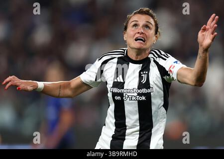 Turin, Italie. 10 mai 2025. Cristiana Girelli de la Juventus FC regarde pendant le match de série A féminin entre la Juventus FC et le FC Internazionale au stade Allianz le 10 mai 2025 à Turin, Italie . Crédit : Marco Canoniero/Alamy Live News Banque D'Images