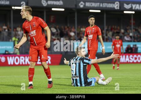 Almere, NLD. 10 mai 2025. ALMERE, 10-05-2025, Yanmar Stadium, saison 2024/2025, Néerlandais Eredivisie Football. Tobias Lauritsen, joueur de Sparta, réclame un penalty lors du match Almere City FC - Sparta Rotterdam Credit : Pro Shots/Alamy Live News Banque D'Images