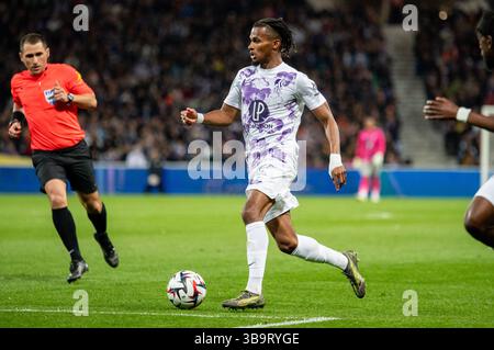 Toulouse, France. 10 mai 2025. Yann Gboho de Toulouse lors du match de football de Ligue 1 entre Toulouse FC et RC Lens le 10 mai 2025 au stade de Toulouse, France - photo Nathan Barange/DPPI crédit : DPPI Media/Alamy Live News Banque D'Images