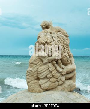 Rues de Pefkohori, Kassandra, Grèce. Vacanciers célèbres en Grèce Banque D'Images