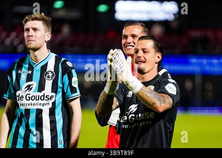 Almere - Tobias Lauritsen du Sparta Rotterdam, le gardien de but Youri Schoonderwaldt du Sparta Rotterdam, le gardien de but Nick Olij du Sparta Rotterdam lors de la trente-deuxième manche de compétition de la saison Eredivisie 2024/2025. Le match se déroule entre l'Almere City FC et le Sparta Rotterdam au Yanmar Stadion le 10 mai 2025 à Almere, aux pays-Bas. (VK Sportphoto/Danny de Groot) Banque D'Images
