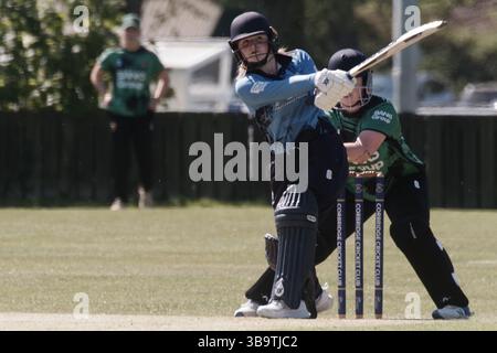 Corbridge, Angleterre, 10 mai 2025. Millie Rawlins battant pour les femmes du Cambridgeshire contre les femmes du Northumberland lors de la Vitality T20 Women's County Cup, match du deuxième tour au Corbridge Cricket Club. Crédit : Colin Edwards Banque D'Images