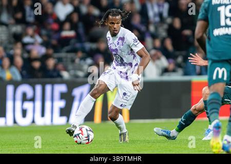 Toulouse, France. 10 mai 2025. Yann Gboho de Toulouse lors du match de football de Ligue 1 entre Toulouse FC et RC Lens le 10 mai 2025 au stade de Toulouse, France - photo Nathan Barange/DPPI crédit : DPPI Media/Alamy Live News Banque D'Images