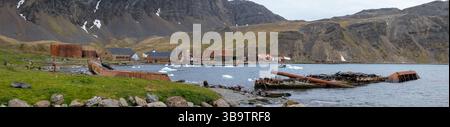 Une vue panoramique de King Edward Cove en Géorgie du Sud et de la station baleinière abandonnée de Grytviken, vue le 23 décembre 2024. Banque D'Images