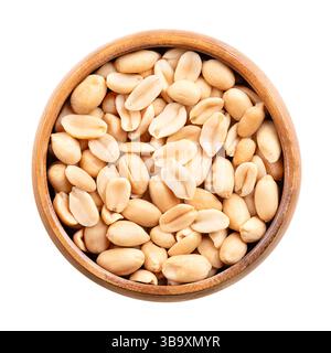 Cacahuètes rôties dans un bol en bois. Snack croquant prêt-à-manger, fabriqué à partir des fruits d'Arachis hypogaea, également connu sous le nom d'arachide, goober, etc Banque D'Images