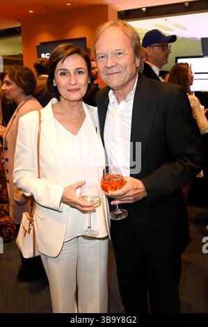 Sandra Maischberger mit Ehemann Samuel Kerhart BEI der 75. Verleihung des Deutschen Filmpreises 2025 im Theater am Potsdamer Platz. Berlin, 09.05.2025 Banque D'Images