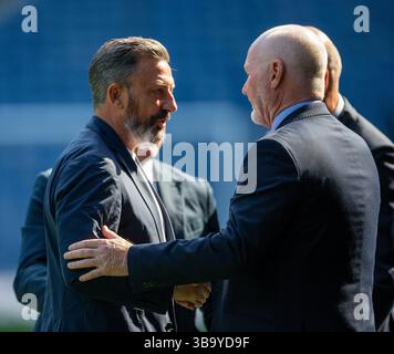 Ibrox Stadium, Glasgow, Royaume-Uni. 11 mai 2025. Scottish Premiership Football, Rangers versus Aberdeen ; le manager de Kilmarnock, Derek McInnes, discute avec John Brown Credit : action plus Sports/Alamy Live News Banque D'Images