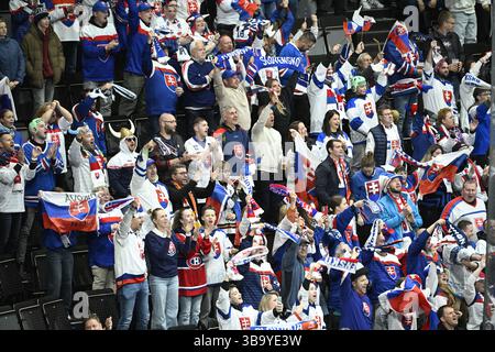 Stockholm, Suède. 11 mai 2025. STOCKHOLM, SUÈDE 20250511Fans, supporters lors du Championnat mondial de hockey sur glace de l’IIHF groupe A entre la Slovaquie et la Slovénie à l’Avicii Arena de Stockholm, Suède, le 11 mai 2025. Photo : Fredrik Sandberg/TT/Code 10080 crédit : TT News Agency/Alamy Live News Banque D'Images