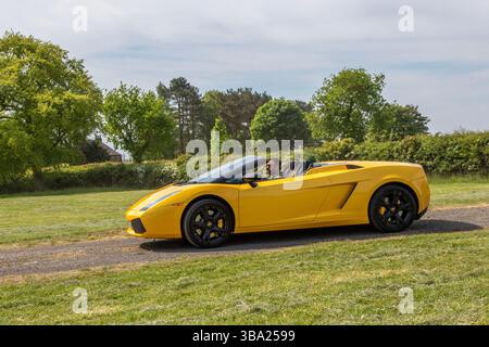 2006 jaune Lamborghini Gallardo V10 car Roadster Petrol 4961 cc ; 2025 Wheels Up North, événement de culture automobile, classique modifié et événement de supercar, Longridge Angleterre, Royaume-Uni Banque D'Images