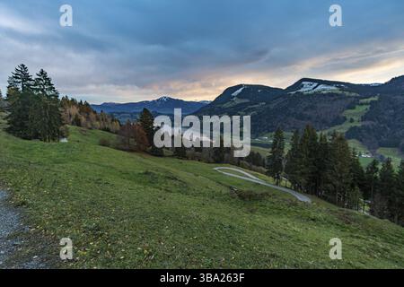Randonnée colorée en automne près d'Immenstadt dans l'Allgau Banque D'Images
