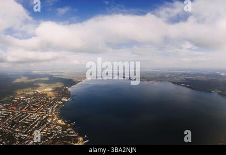 Vue panoramique aérienne haute résolution de Mueggelsee et Friedrichshagen au sud-est de Berlin, Allemagne, Europe Banque D'Images