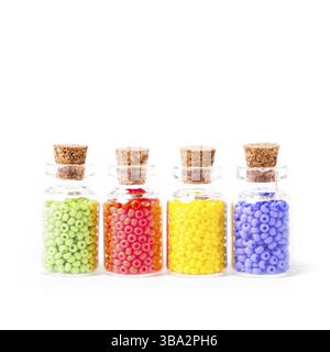 Les perles en verre mini vintage flacons avec bouchons isolated on white Banque D'Images