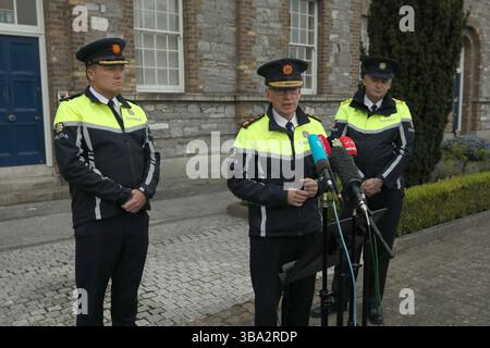 Drew Harris, commissaire de la Garda, s'adressant aux médias au siège de la Garda à Dublin après que l'officier de police irlandais Kevin Flatley ait été tué à un poste de contrôle à Dublin après avoir été frappé par une moto. L’homme de 49 ans avait passé 26 ans comme garda. Le motocycliste, un homme âgé de 30 ans, serait dans un état grave à l'hôpital Beaumont. Date de la photo : dimanche 11 mai 2025. Banque D'Images